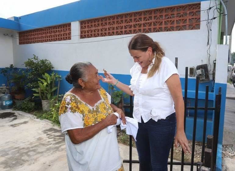 La Alcaldesa visitó casa por casa a los vecinos de las comisarías Foto: Cortesía