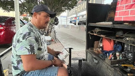 >El aseador de calzado de Durango que tiene más de 30 años de experiencia