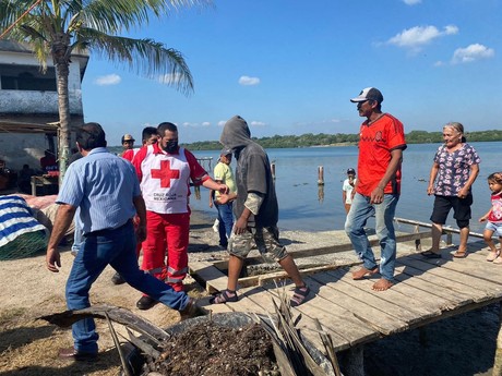 Rescatan pescadores de embarcación “Felgon II” de Altamira