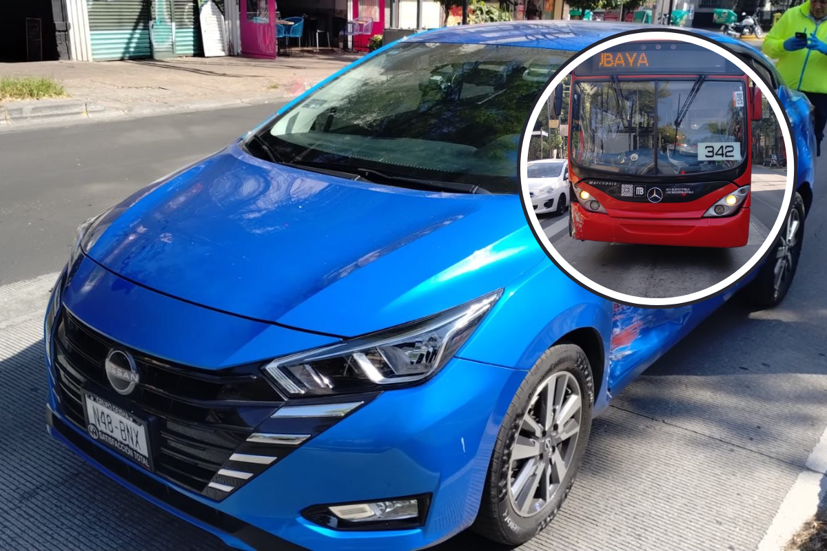 Así quedaron el automóvil y Metrobús luego de choque. Foto: Ramón Ramírez