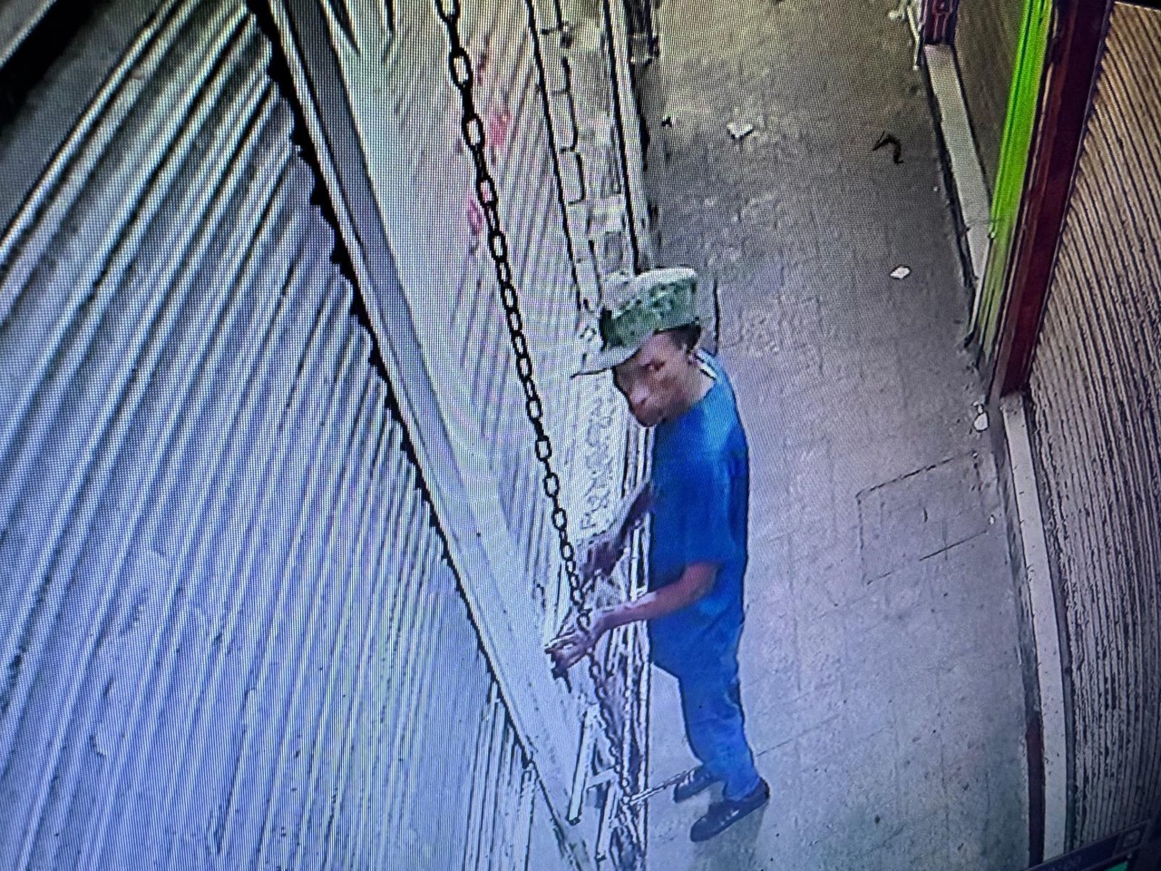 Roban puestos de mercado de Madero