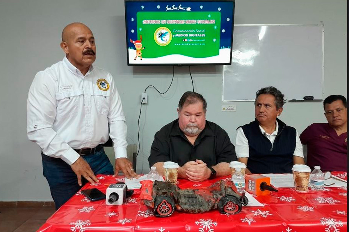 Bomberos de Cabo San Lucas promueven 'Navidad Segura'. Fotos: Irving Thomas.