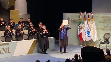 Joan Manuel Serrat recibe el Doctor Honoris Causa por la UANL (VIDEO)