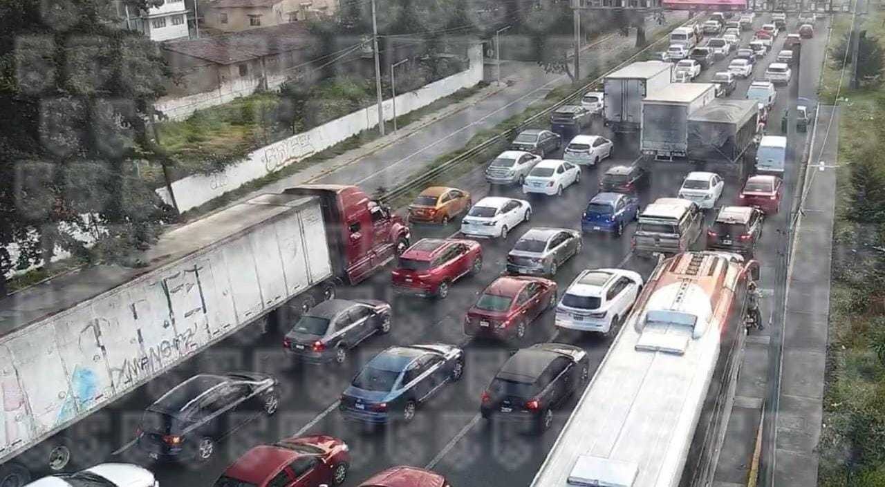 Accidente en la carretera México-Toluca: Dos muertos y caos vial. Foto: @C5Edomex