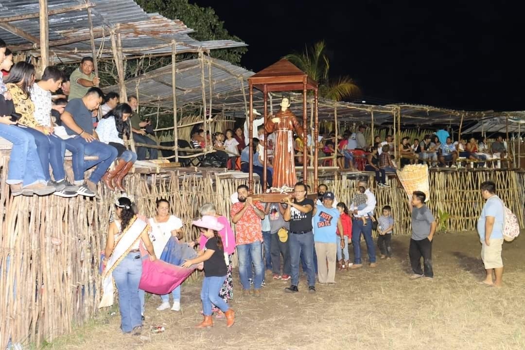 Gremios locales realizar la tradicional peregrinación por las calles del municipio Foto: Cortesía