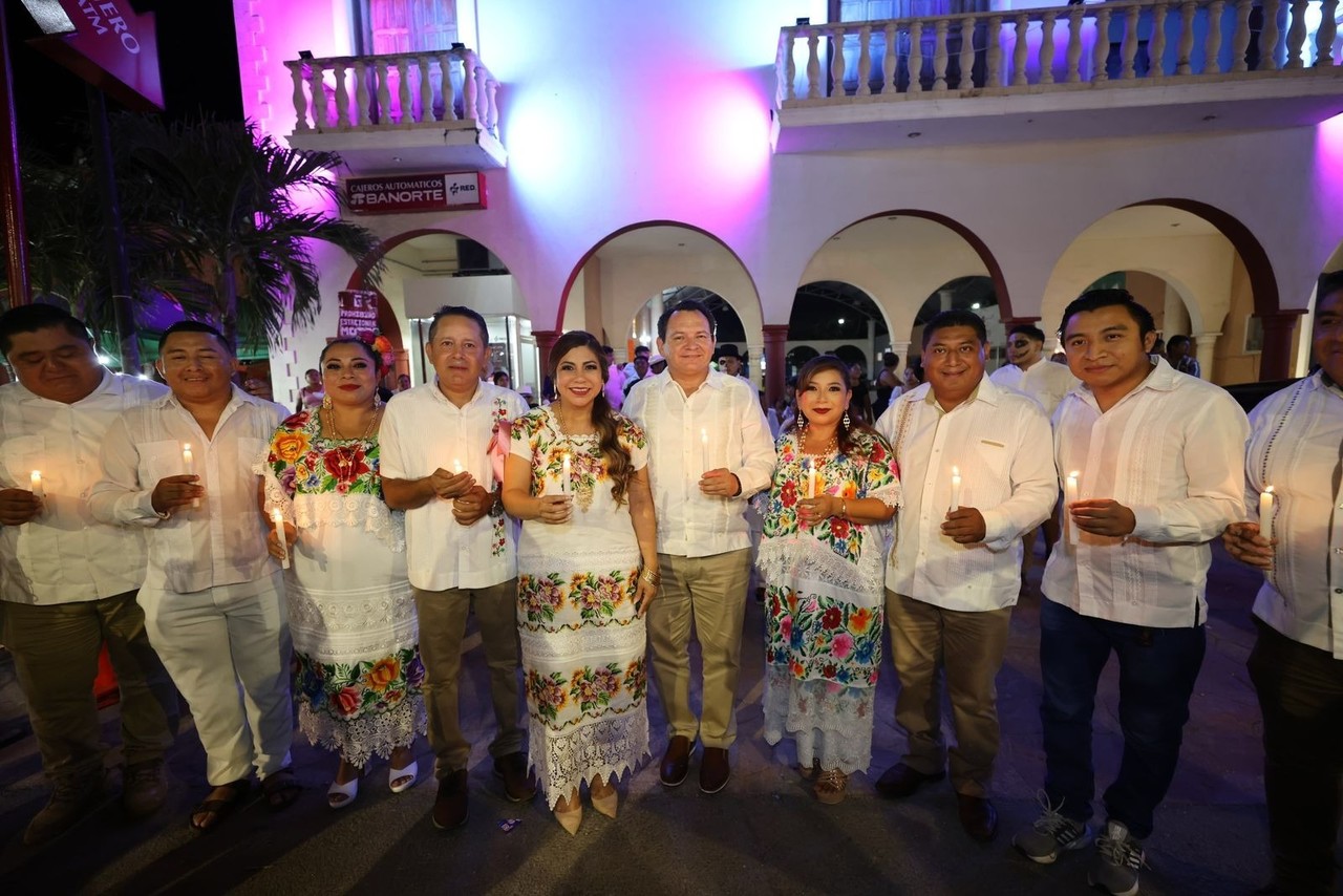 El mandatario de Yucatán visitó los 27 stands con productos locales Foto: Cortesía