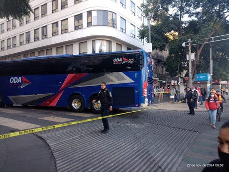 Muere hombre atropellado por autobús de pasajeros, viajaba en scooter