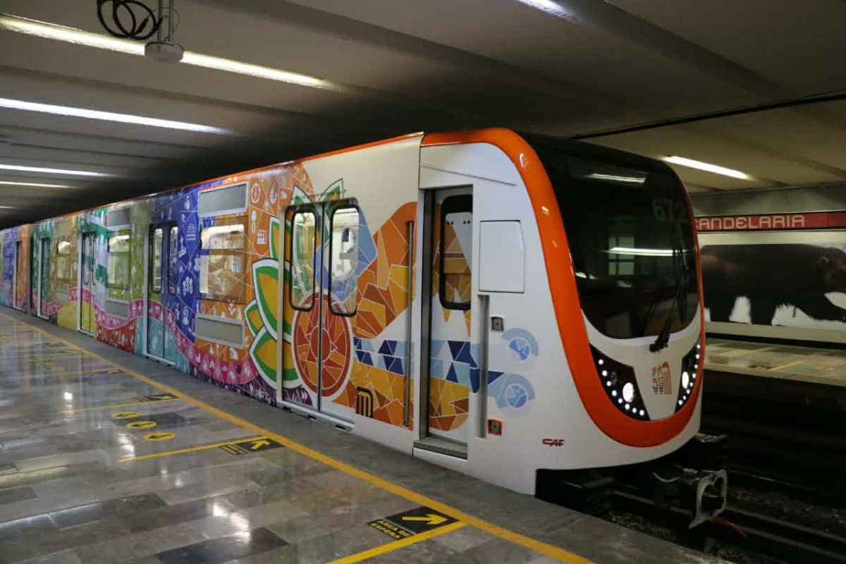 Tren en estación del Metro de la Ciudad de México. Foto: Wikipedia