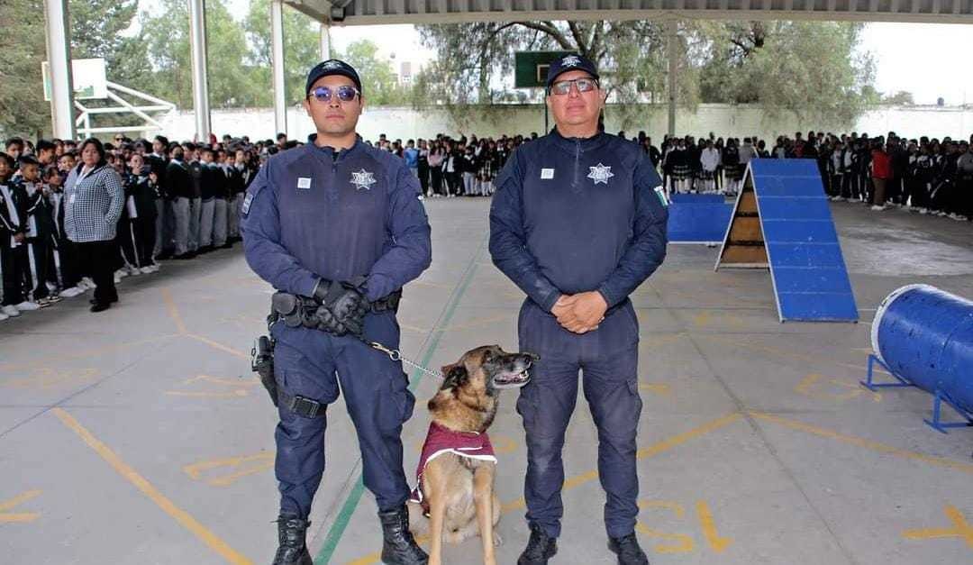 Binomios caninos visitan escuelas en Edomex para promover paz y prevenir delitos. Foto: Jesus Sanchez