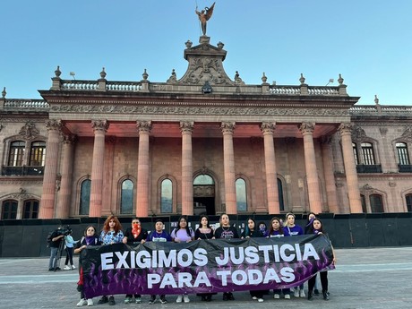 25N: Colectivos feministas marchan en Monterrey