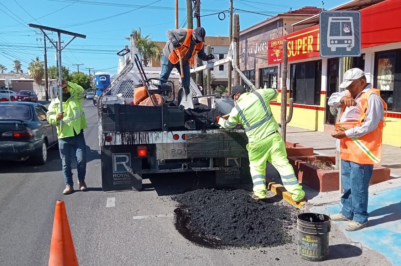 Programa de bacheo en La Paz.  Foto: Gobierno del Estado