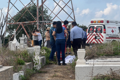 ¡Trágico Día de Muertos! Hombre fallece cuando visitaba la tumba de su hijo