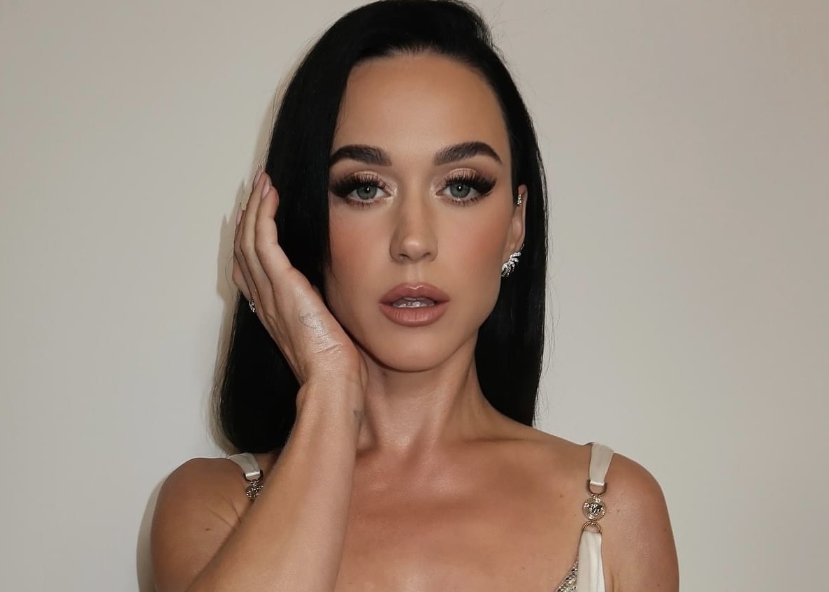 Katy Perry sufre el robo de su extensión de cabello y lo ponen como trofeo Foto: Redes Sociales