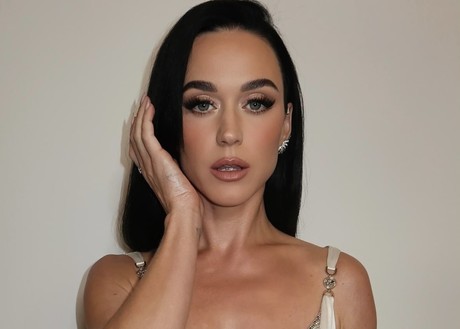 Katy Perry sufre el robo de su extensión de cabello y lo ponen como trofeo