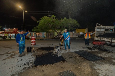 Cecilia Patrón inicia las jornadas nocturnas de bacheo en Mérida