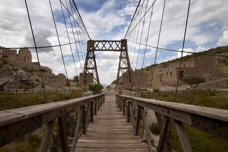 Este es el puente colgante que sobrevive en Durango