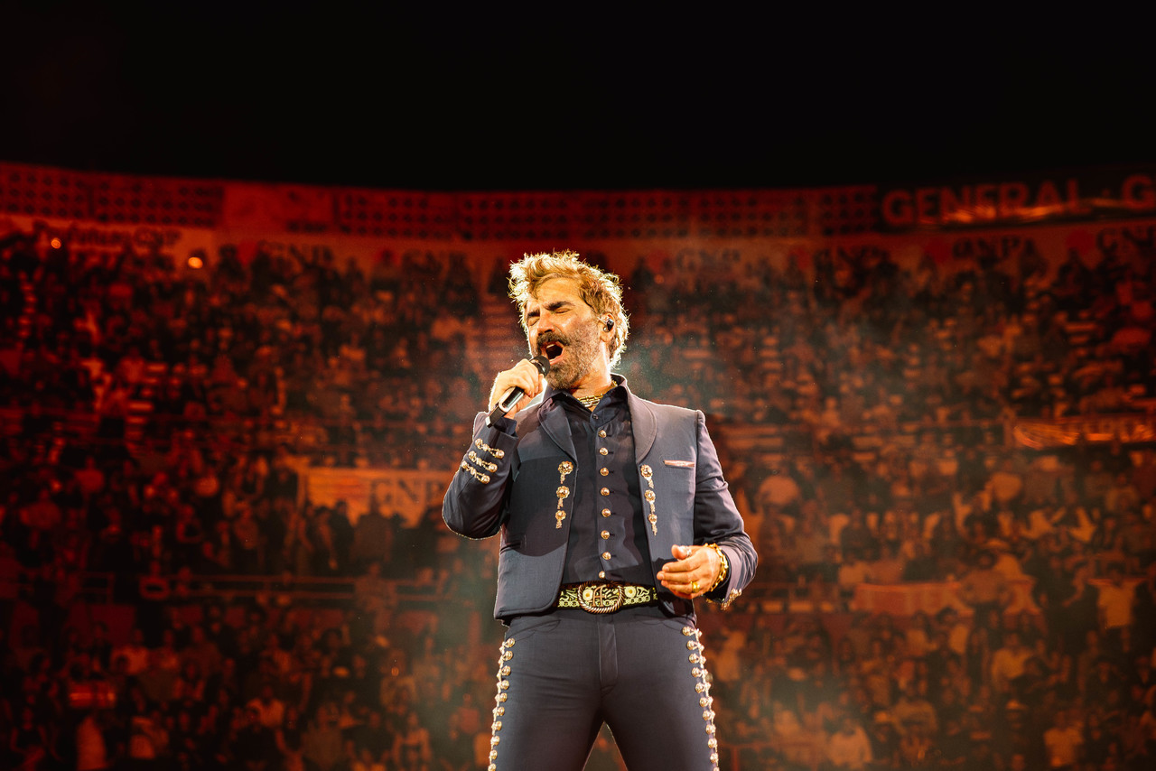 Alejandro Fernández cantó por poco más de dos horas anoche en la Monumental Plaza de Toros Lorenzo Garza. Fotos. Cortesía Ocesa.