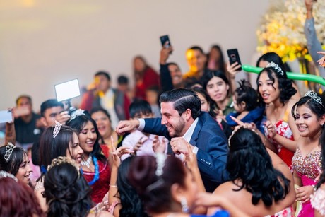 Emocionante evento, jóvenes de Salinas Victoria celebran sus quinceaños