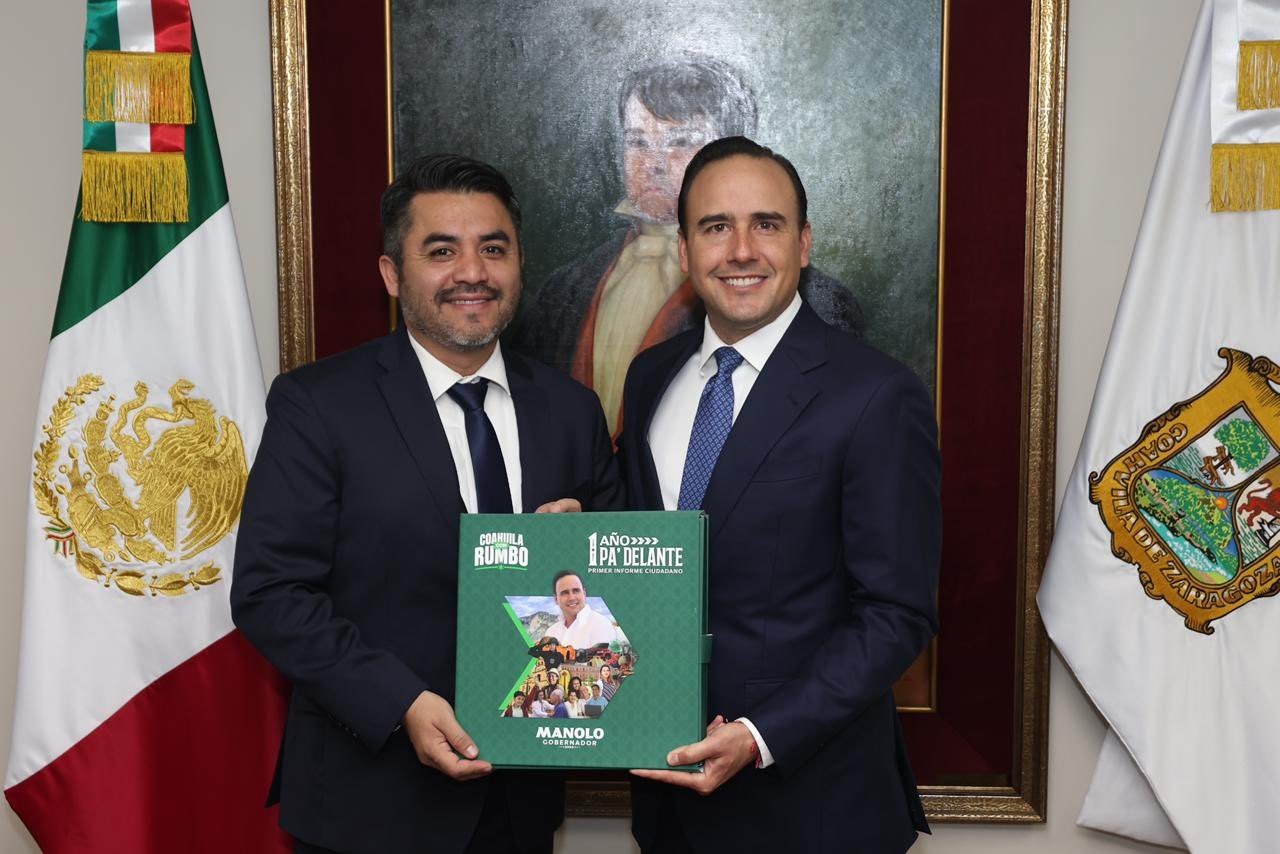 Manolo Jiménez con su primer informe de gobierno. Foto de Manolo Jiménez.