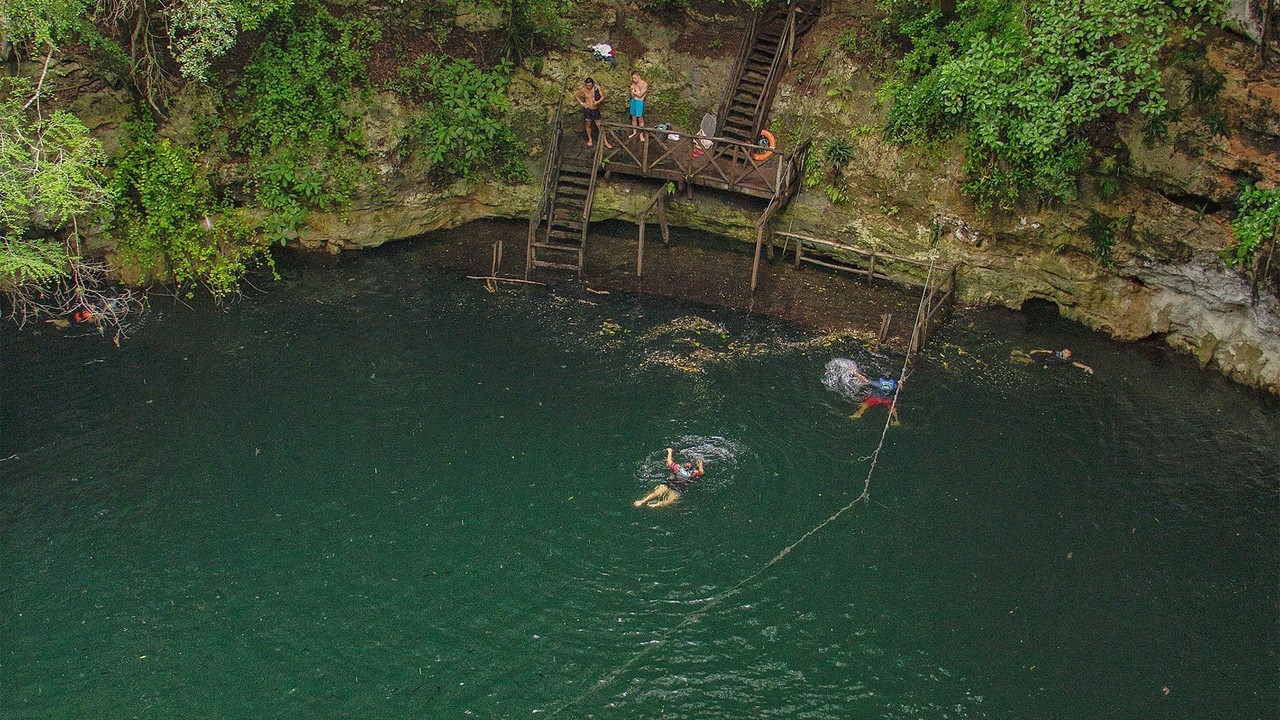 La selva maya rodea esta fuente de agua que te refrescará en el más cálido día Foto: Yucatán Turismo