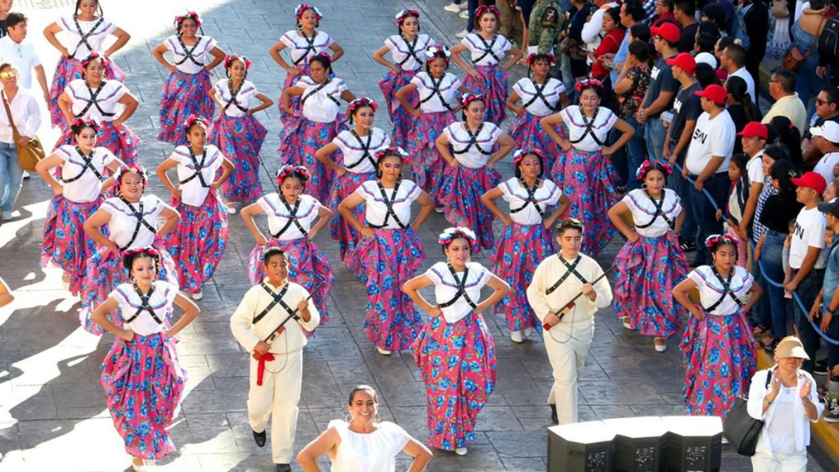 El desfile tiene un recorrido de Paseo de Montejo a San Juan Foto: Segey