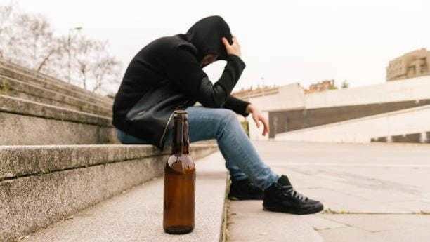 Drogadicción y alcoholismo: Problemas crecientes en las calles del Edomex. Foto: iStock