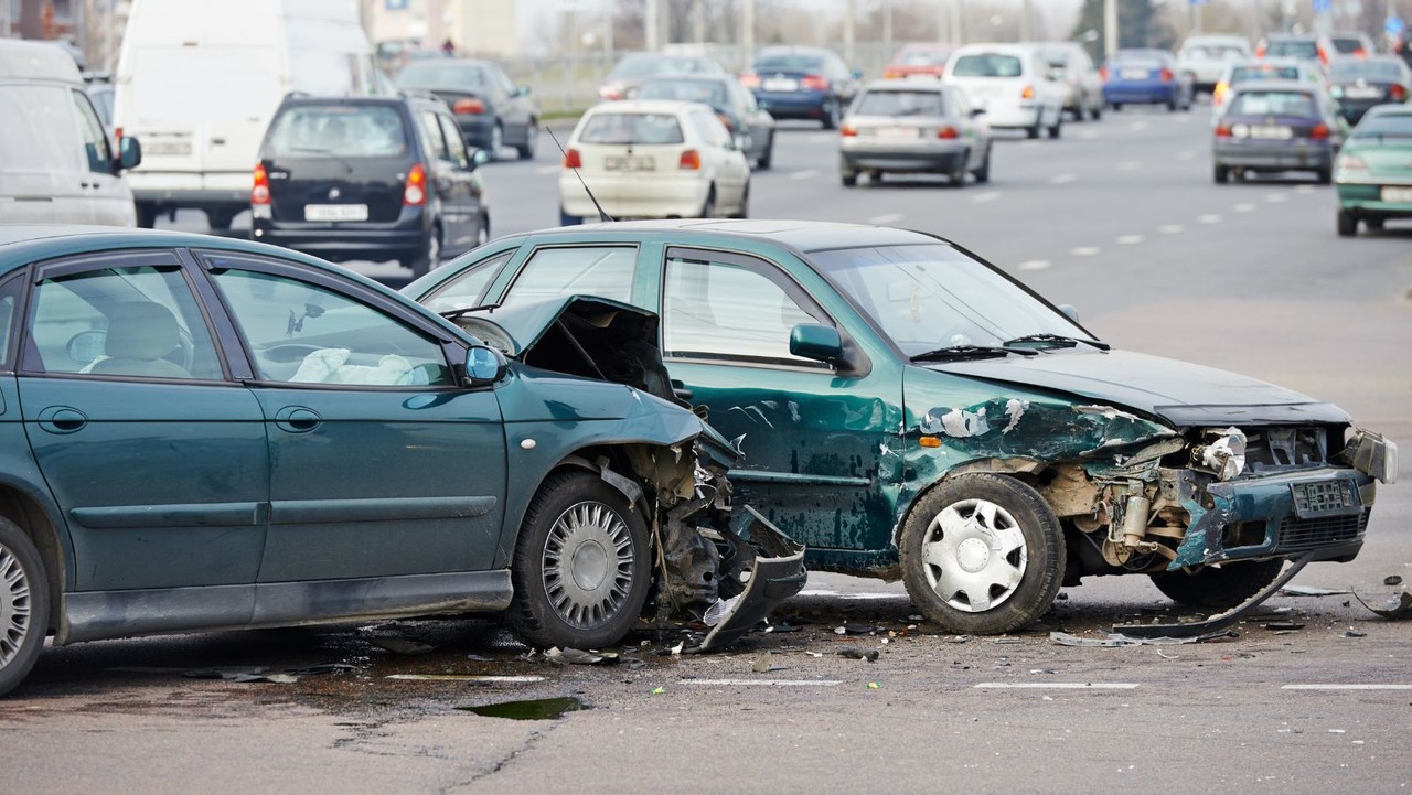 Es importante conocer si el auto que vas a comprar participó en un choque. (Fotografía: Canva)