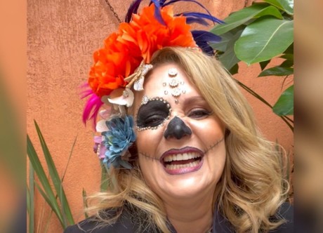 Erika Buenfil celebra a sus muertos de esta manera (VIDEO)