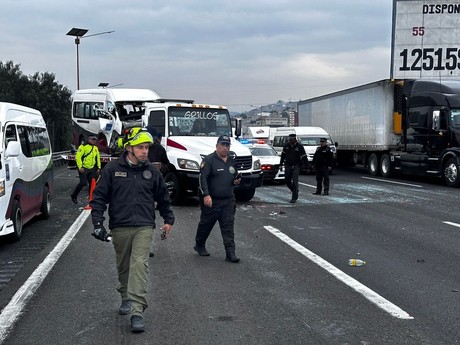 Volcadura en la autopista México-Pachuca deja un lesionado (FOTOS)