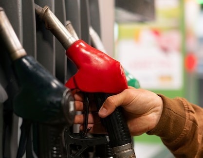 La reducción del consumo de combustible contribuye a cuidar el medio ambiente. Imagen: Freepik.