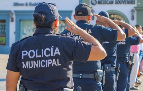 Buscan que policías de Los Cabos aprendan 3 idiomas para ayudar a los turistas