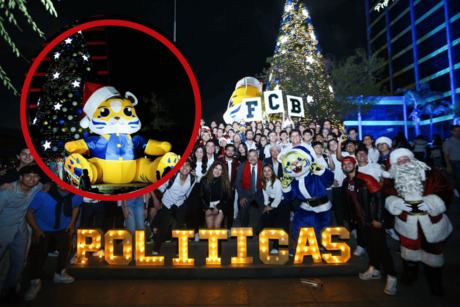 UANL ilumina Ciudad Universitaria con su tradicional pino navideño