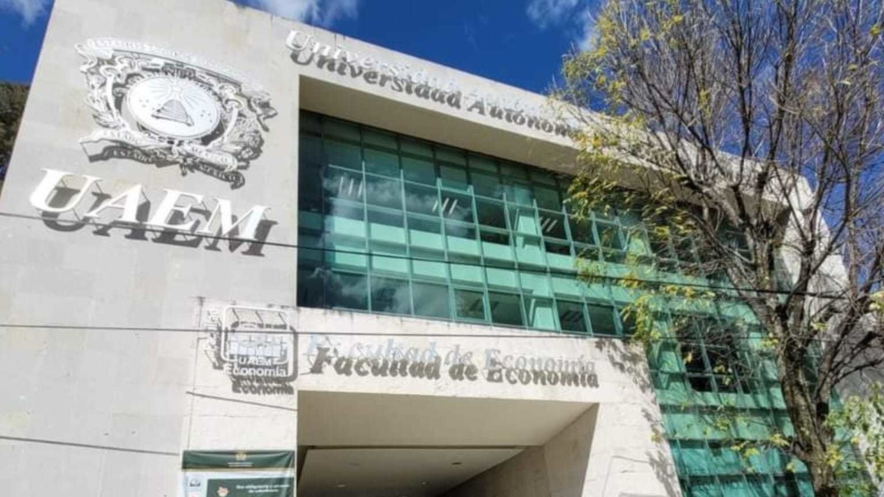 Alumnos denuncian venta de certificaciones fraudulentas en la UAEMéx. Foto: Facultad de Economía UAEMéx