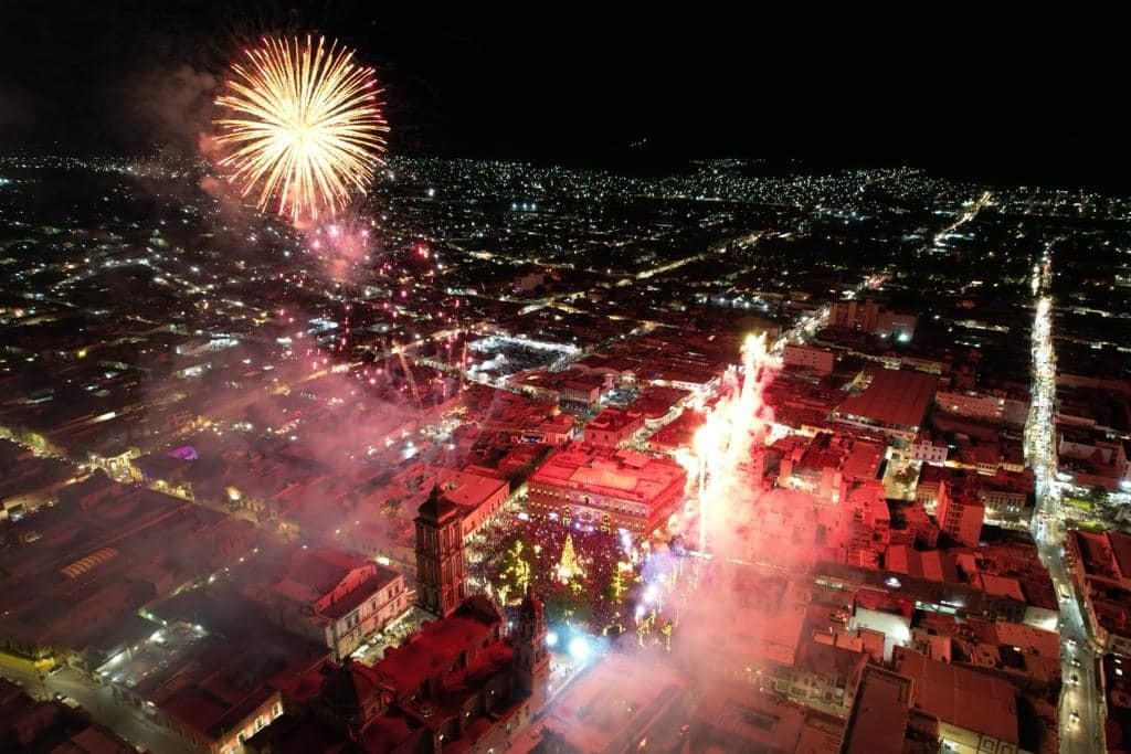 Encendido del pino 2023. Foto de Manolo Jiménez.