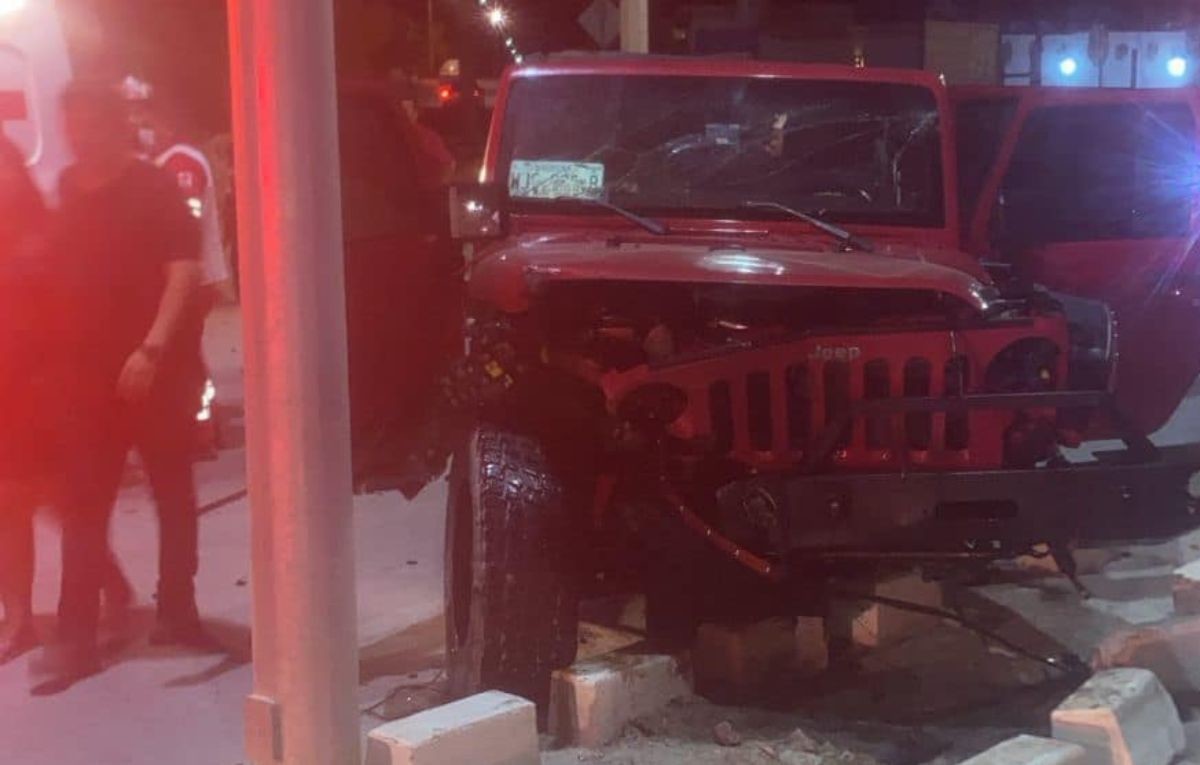 Accidente sobre la avenida Nicolás Tamaral en Cabo San Lucas deja tres personas heridas