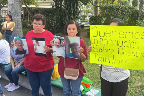 Familiares de pescadores desaparecidos protestan en desfile de Tampico