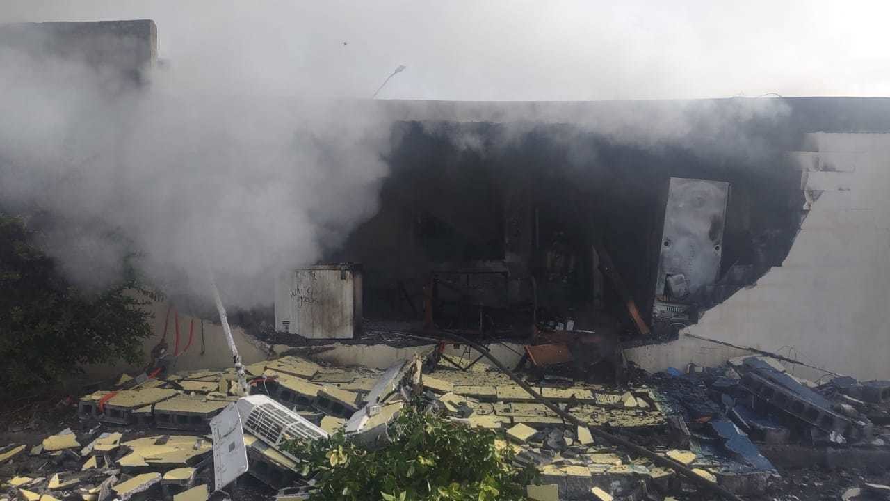 Este miércoles, una explosión sacudió una vivienda en la colonia Hacienda Las Fuentes, Sector 4, en Reynosa, Tamaulipas, dejando a un hombre gravemente herido y causando daños significativos en la estructura del inmueble. Foto: Redes sociales