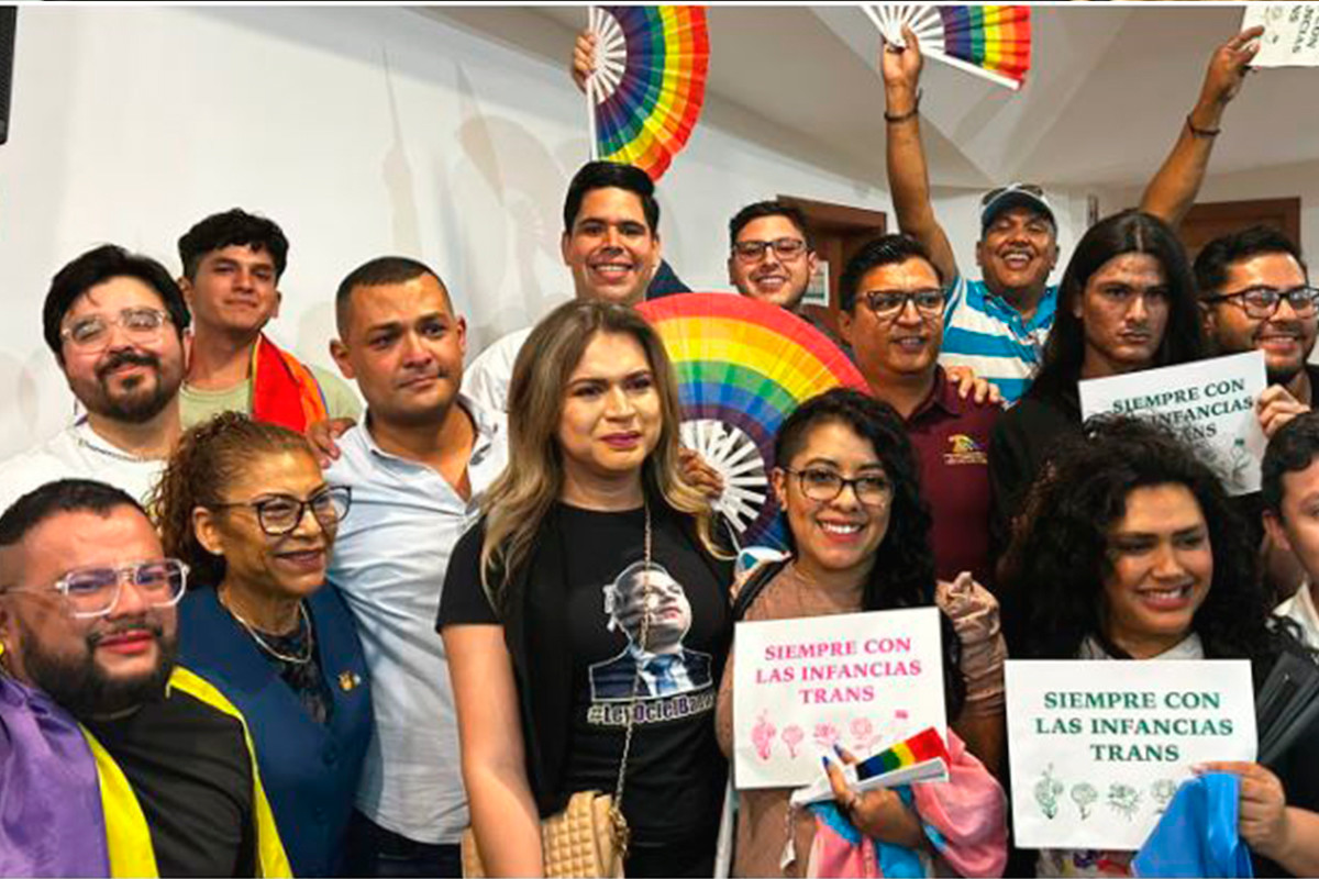 Comunidad LGBT , activistas en el Congreso de BCS. Foto principal: El Financiero / Interiores: Congreso de BCS.