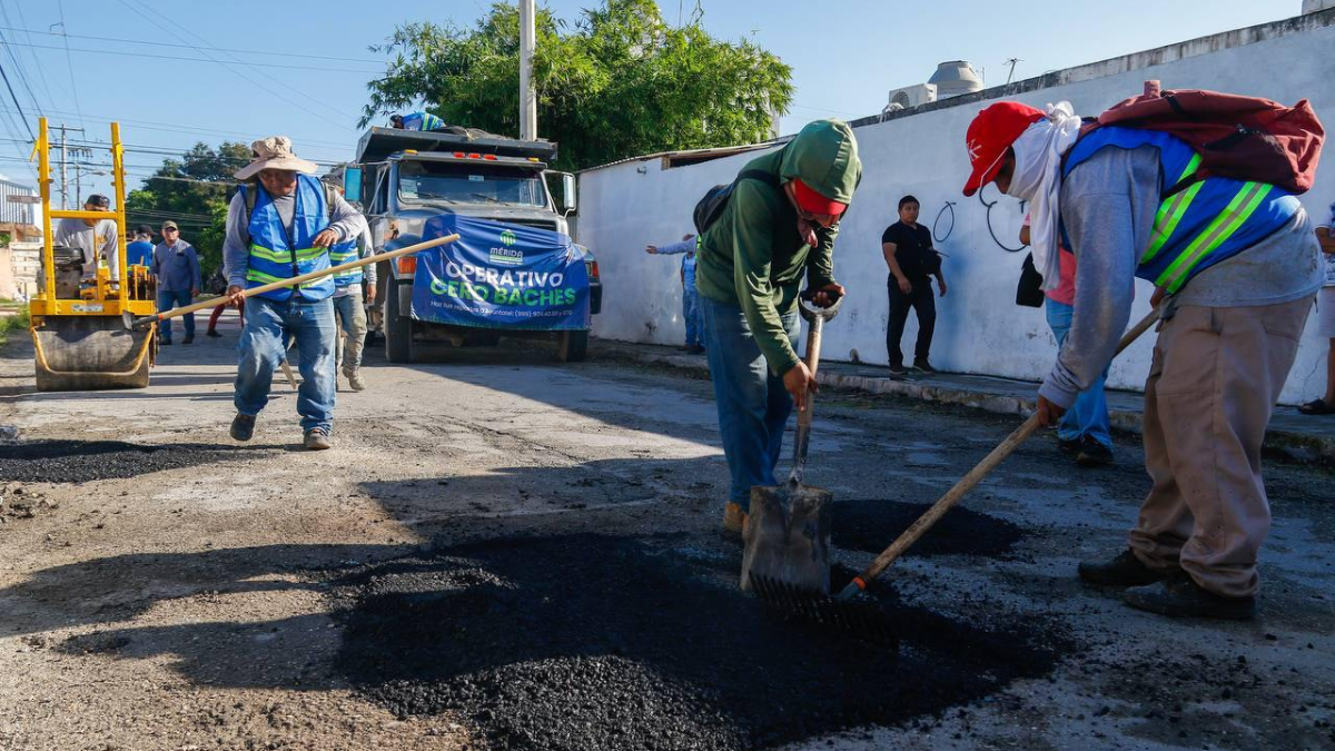 En total, son 25 cuadrillas que trabajan en la reparación de baches Foto: Cortesía