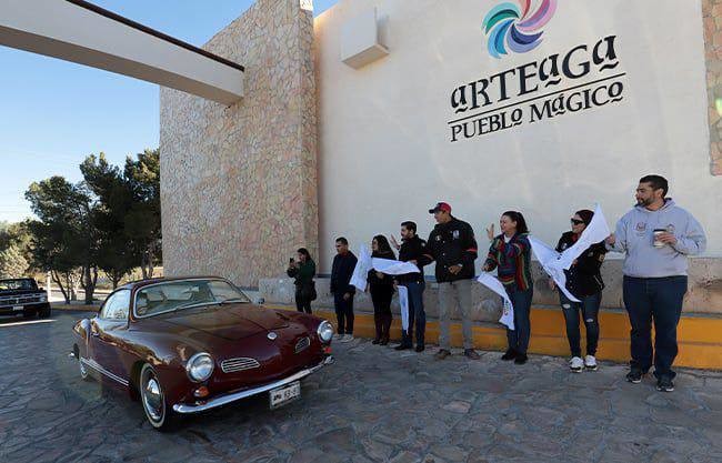 Rodada de autos clásicos en Pueblos Mágicos de Coahuila. Foto de el Molino.