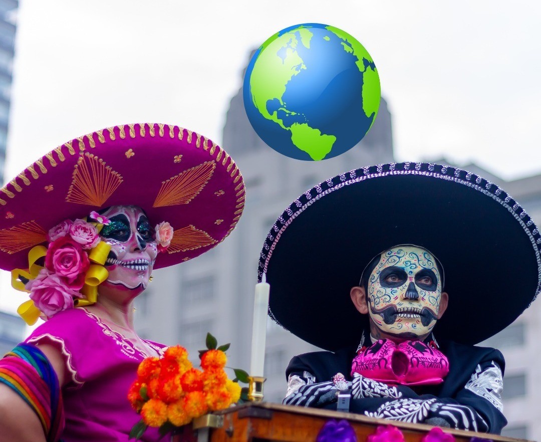 Personas disfrazadas de catrinas en una exposición. Foto: Canva.