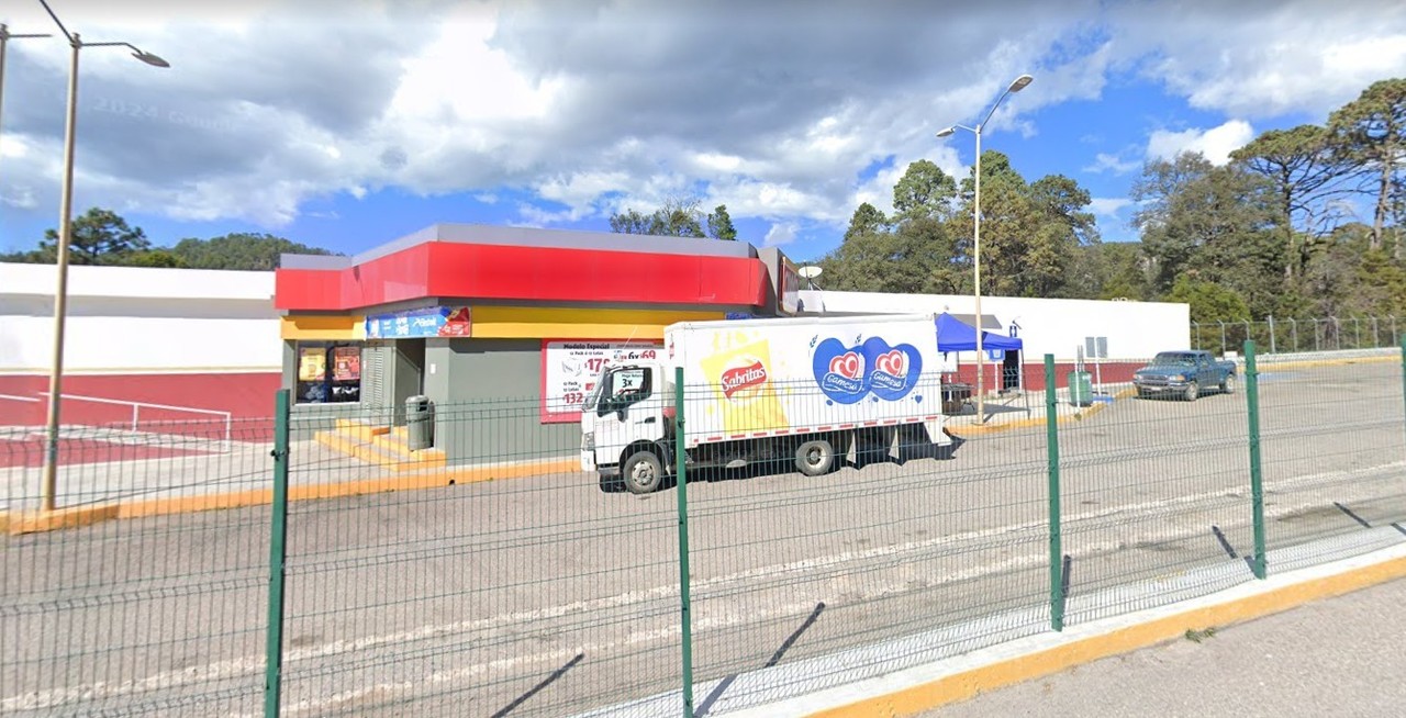 En POSTA te decimos cuántas tiendas OXXO hay en la Supercarretera. Foto: Google Maps.