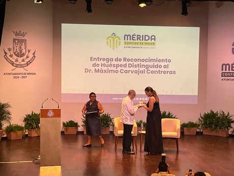 Doctor Máximo Carvajal es reconocido como huésped distinguido de Mérida