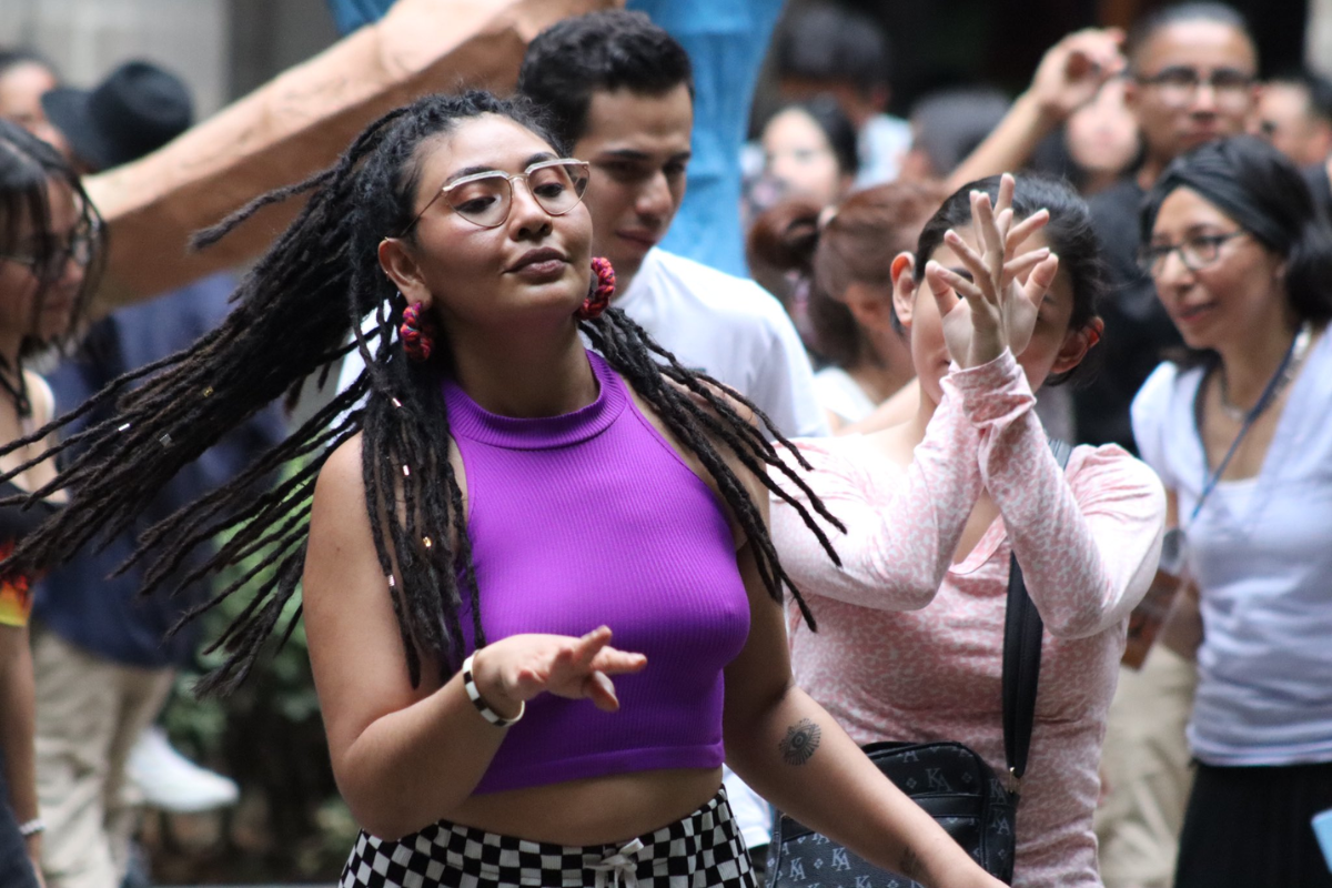 Personas bailando en 'Puro Baile'. Foto: Facebook Colegio de San Ildefonso