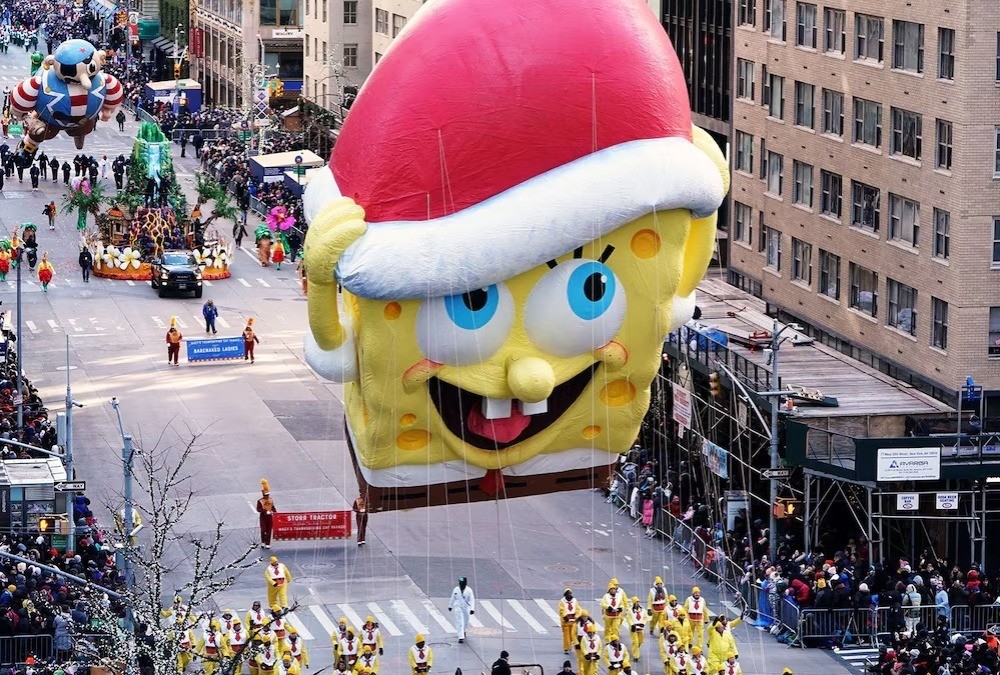 Participantes del desfile del día de Acción de Gracias en Nueva York. Foto: Canva.