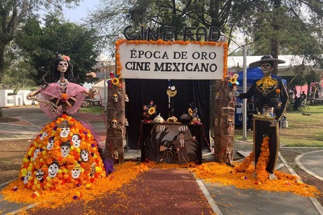 Así fue la Megaofrenda de la UNAM, inspirada en el cine mexicano (FOTOS)