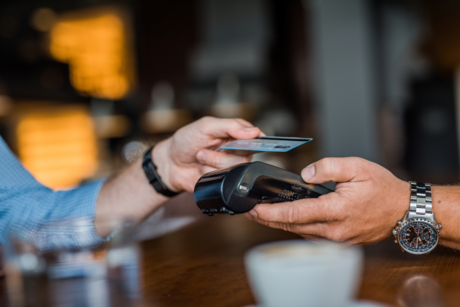 ¿Tienes tarjeta contactless? Esta es la nueva forma de estafa