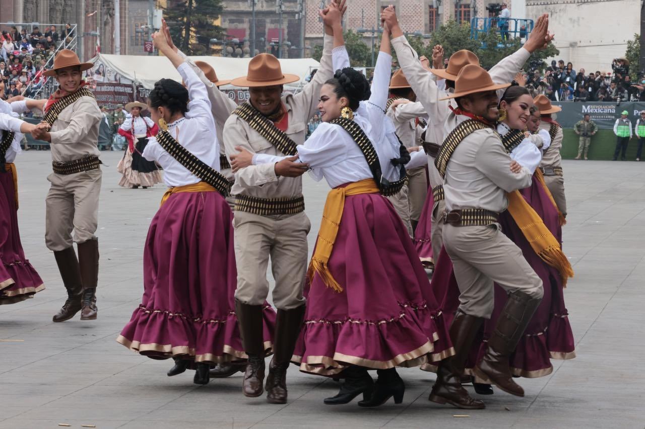 Los desfiles que se realizan para conmemorar la Revolución Mexicana han evolucionado con el paso del tiempo siendo un atractivo para los ciudadanos.- Foto del Gobierno de México