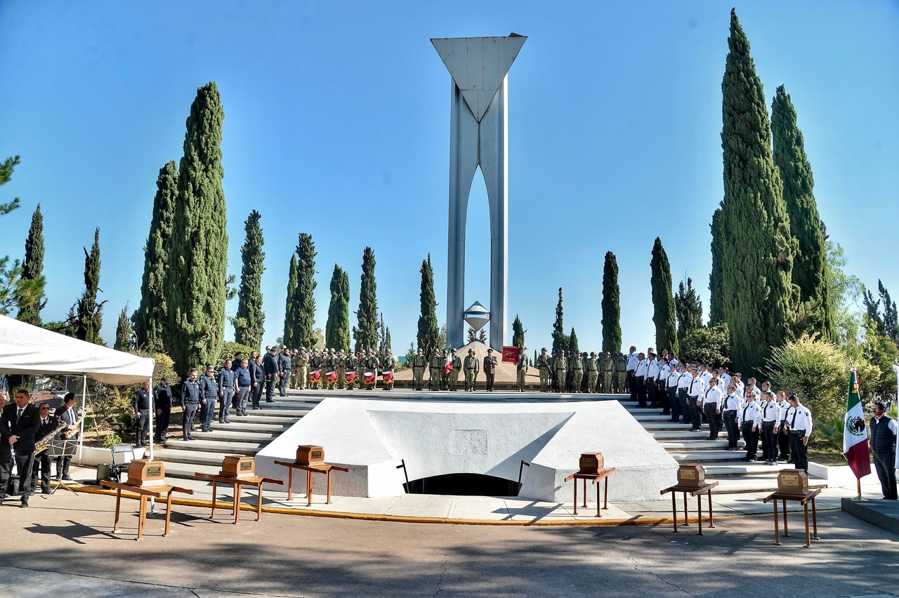 Rinden homenaje a hombres y mujeres ilustres de Durango. Foto: Cortesía.