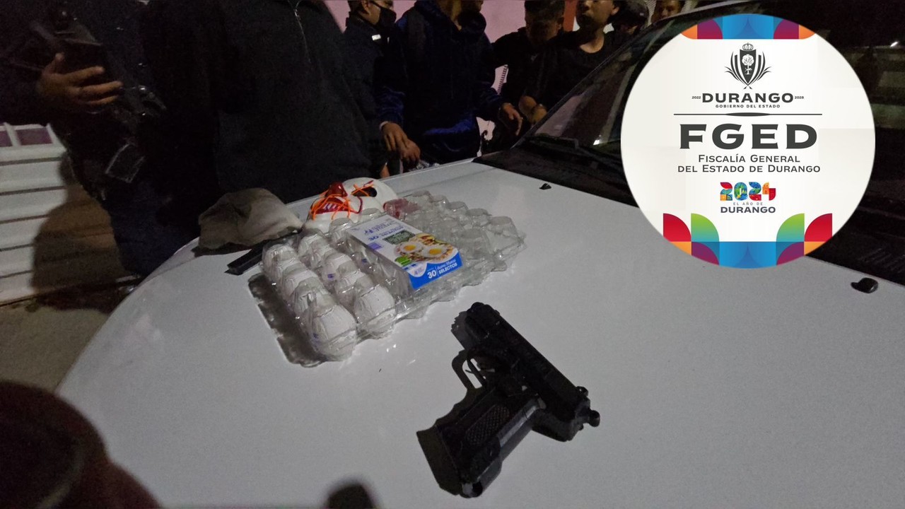 Huevos y armas de juguete decomisadas durante la noche de Halloween. Foto: Luis Lozano/ Fiscalía Durango.